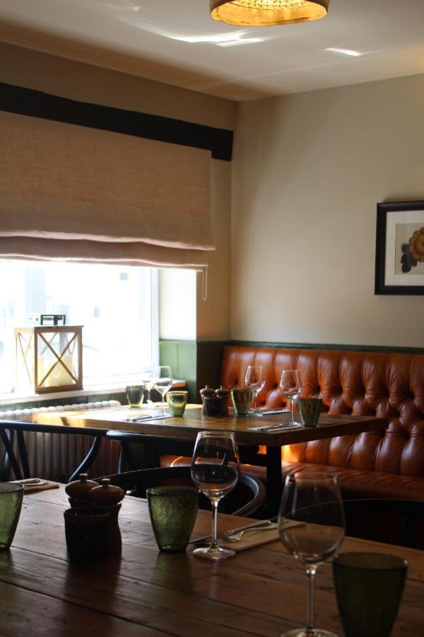 Отель The Kings Head Whiteparish Экстерьер фото