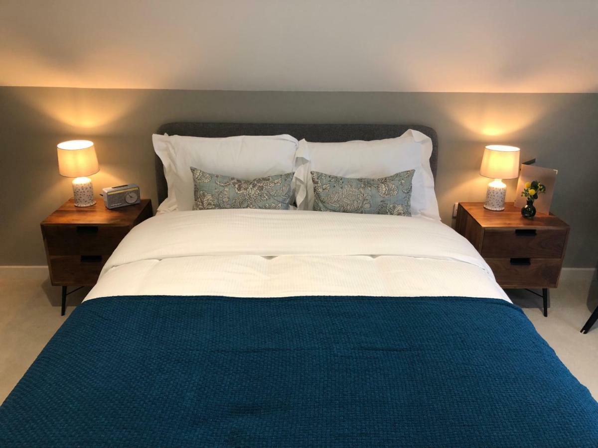 Отель The Kings Head Whiteparish Экстерьер фото